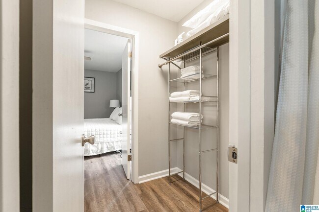 Building Photo - 1909 16th Ave S