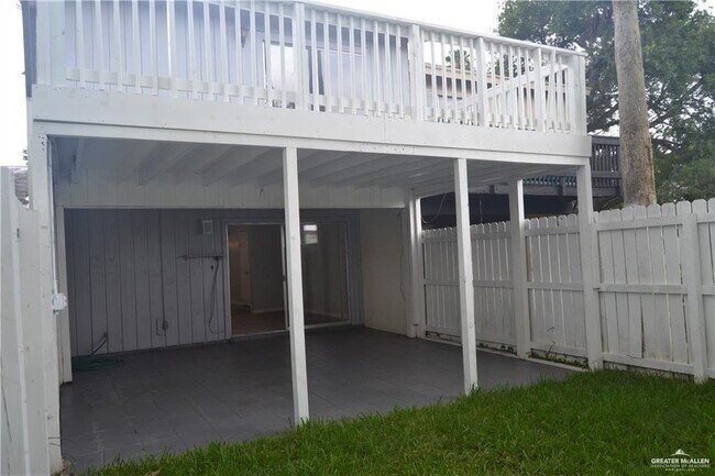 Building Photo - 704 Continental Dr