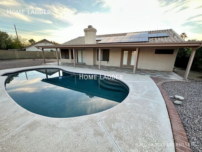 Building Photo - 5437 E Greenway St