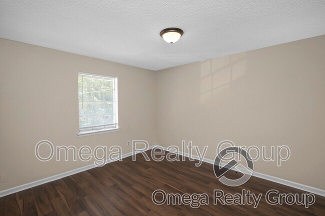 Building Photo - 425 Oakwood Ave