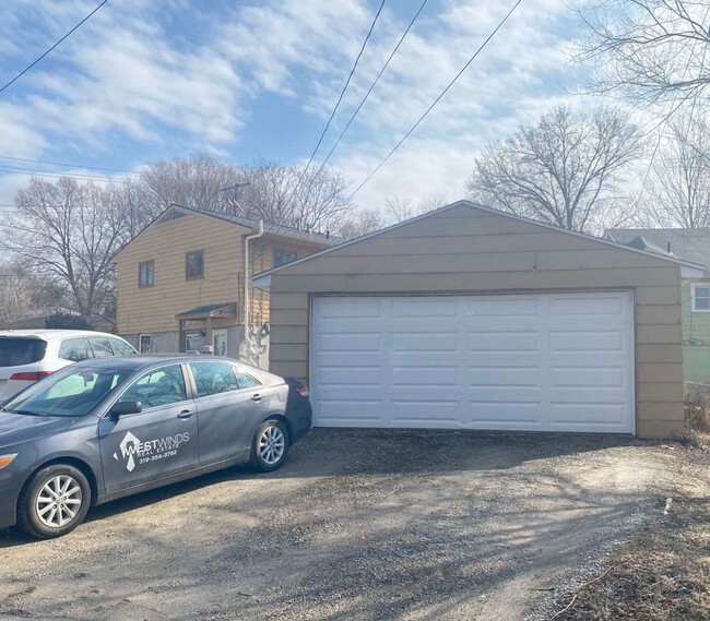 Building Photo - 1631 Muscatine Ave