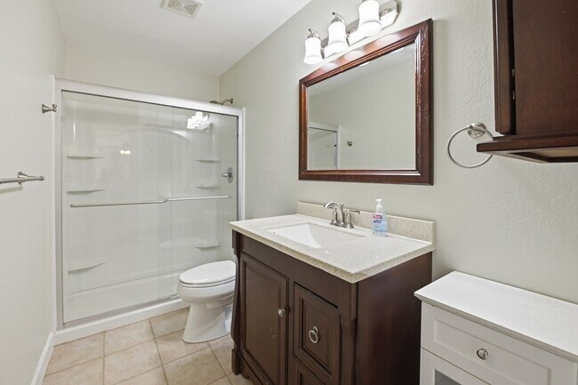 Building Photo - 37 Pinon Ct