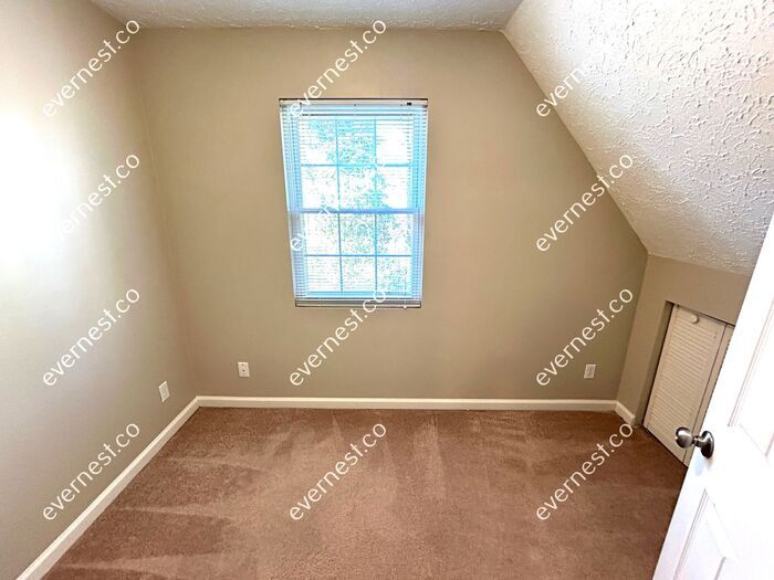 Building Photo - 2771 Skyland Dr NE