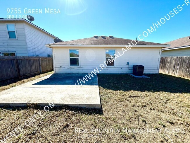 Building Photo - AVAILABLE NOW! 3 Bedroom / 2 Bath Home Nea...