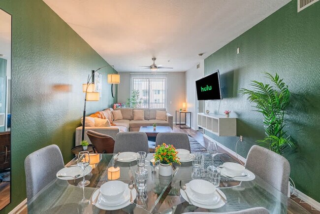 Building Photo - 1275 E University Dr