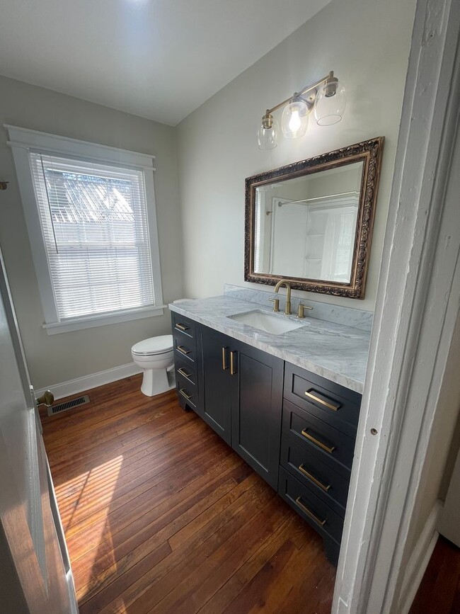 Building Photo - 713 E 2nd St