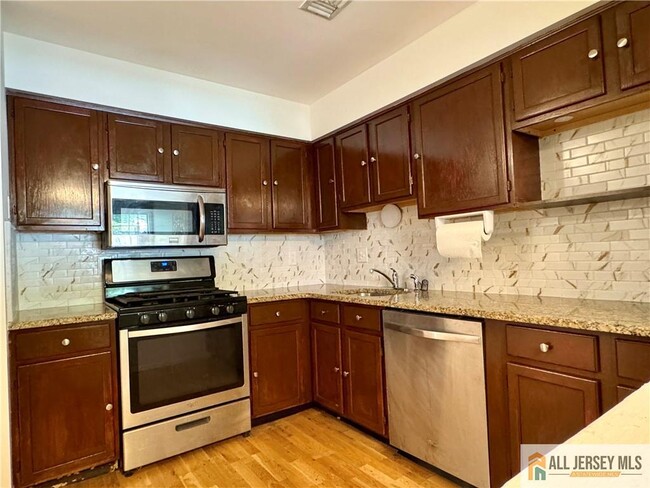 Building Photo - 7 Boyard Ct