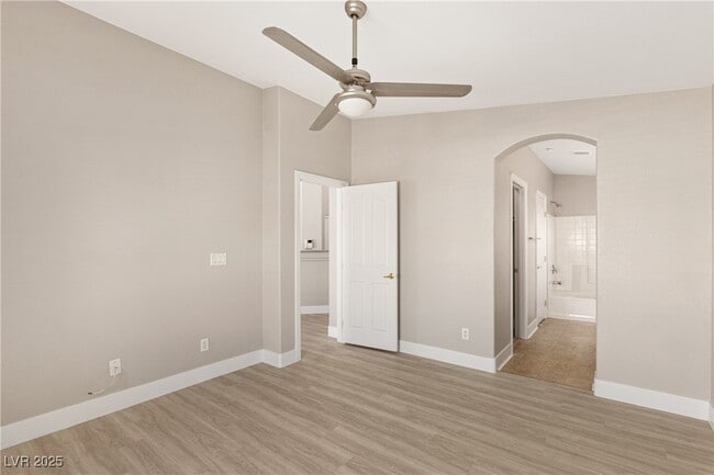 Building Photo - 2088 Overton Beach St