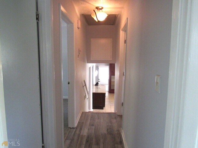 Building Photo - 8337 Holly Dr