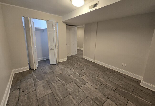 Building Photo - 4341 N Francisco Ave