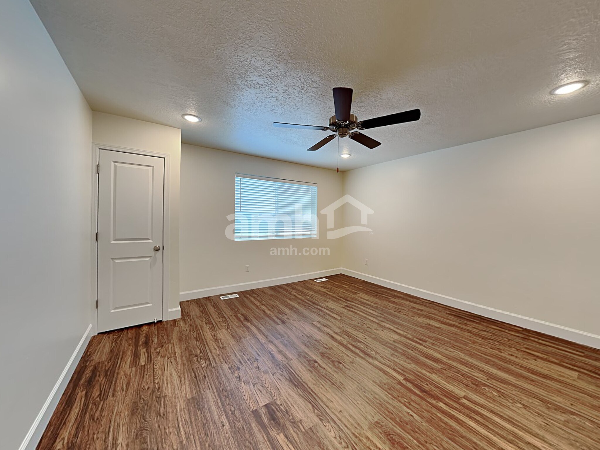 Building Photo - 301 N Gibbons Ln