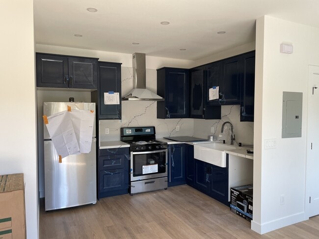 3036 Beech St - Kitchen - 1505 Fern Street