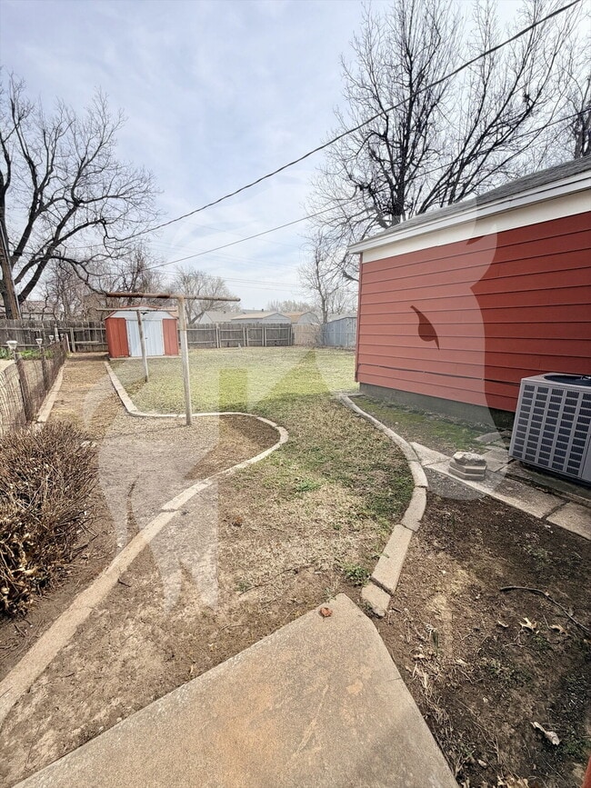 Building Photo - "Furnished 2-Bedroom Enid Retreat with Vintage Charm!"