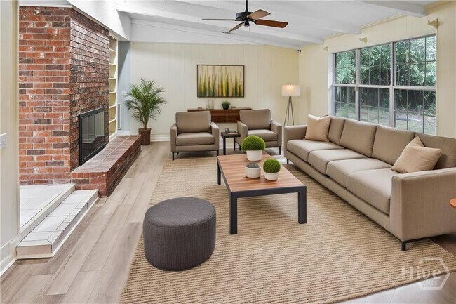 Building Photo - 115 Phyllis Dr