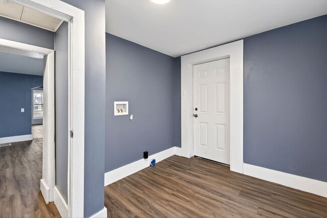 Building Photo - Newly renovated property