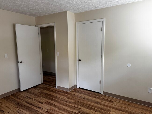 Building Photo - Briarwood 10