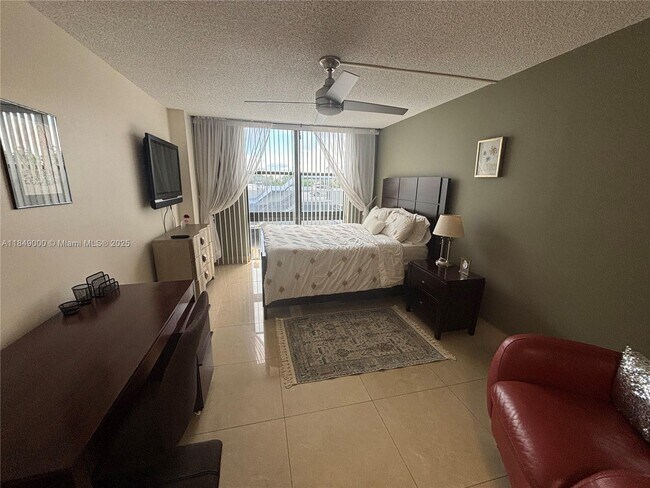 Building Photo - 3031 N Ocean Blvd