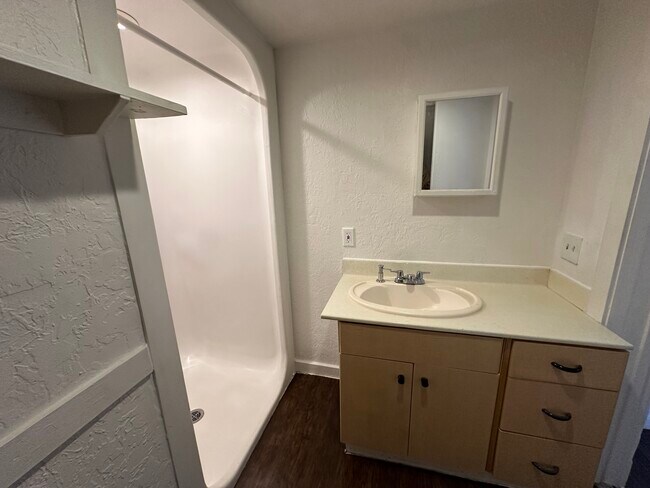 Building Photo - Studio Apartment in Clearfield!