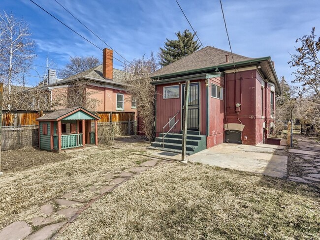 Building Photo - 445 N Washington St