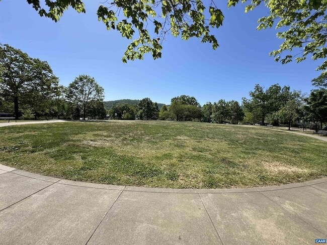 Building Photo - 704 Druid Ave