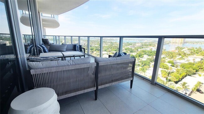 Building Photo - 3100 N Ocean Dr