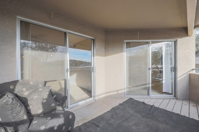 Building Photo - 1720 E Thunderbird Rd