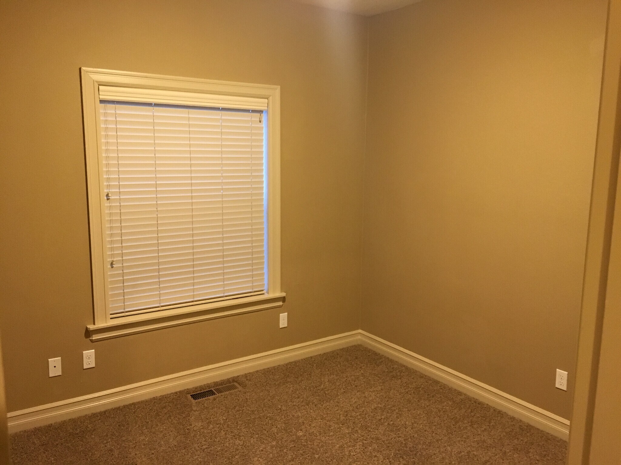 downstairs bedroom 2 - 2060 SW Kendra St