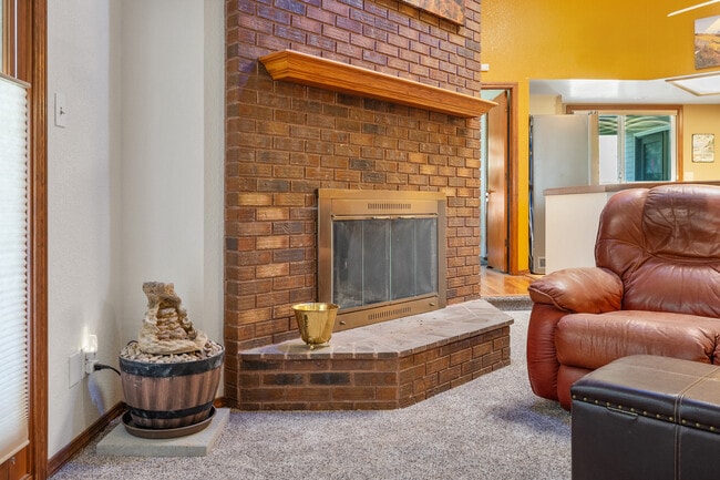 Building Photo - 10490 W Wildrose Ct