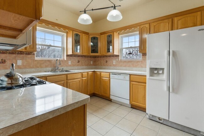 Building Photo - 155 Arlington Ave