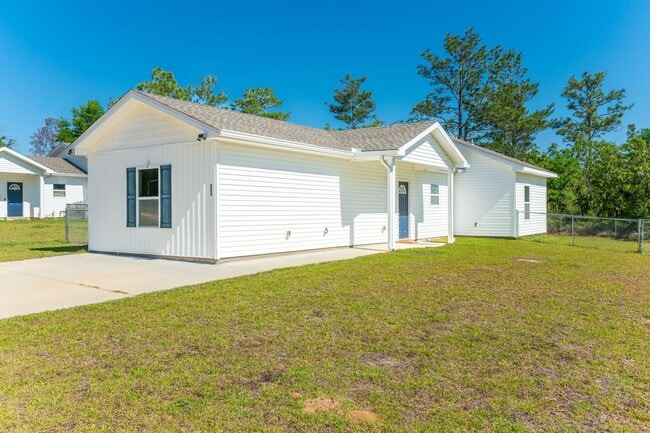 Building Photo - 3 bedroom 2.5 bathroom