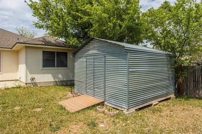 Building Photo - 814 Lantana Dr