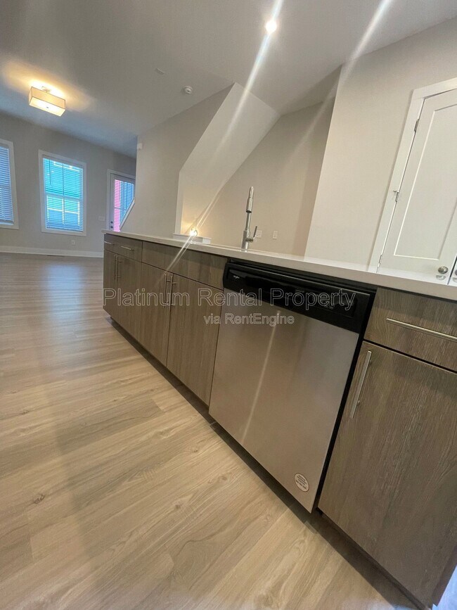 Building Photo - 146 Color Cir