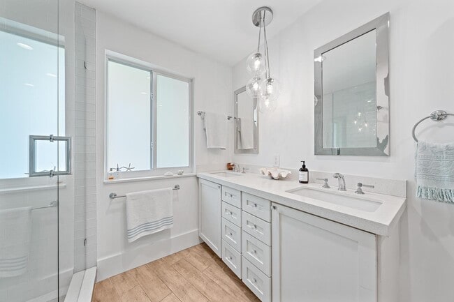 Building Photo - 145 Beacon Ln