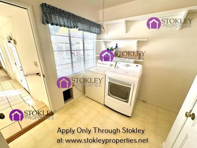 Building Photo - 2234 Oakvale Rd