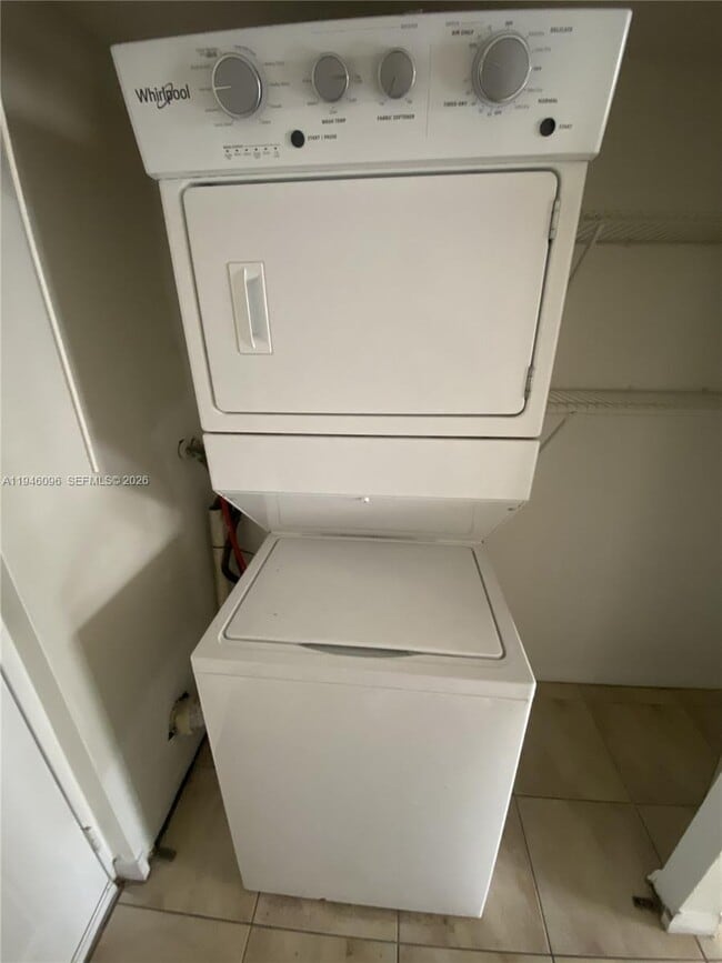 Building Photo - 8290 Lake Dr