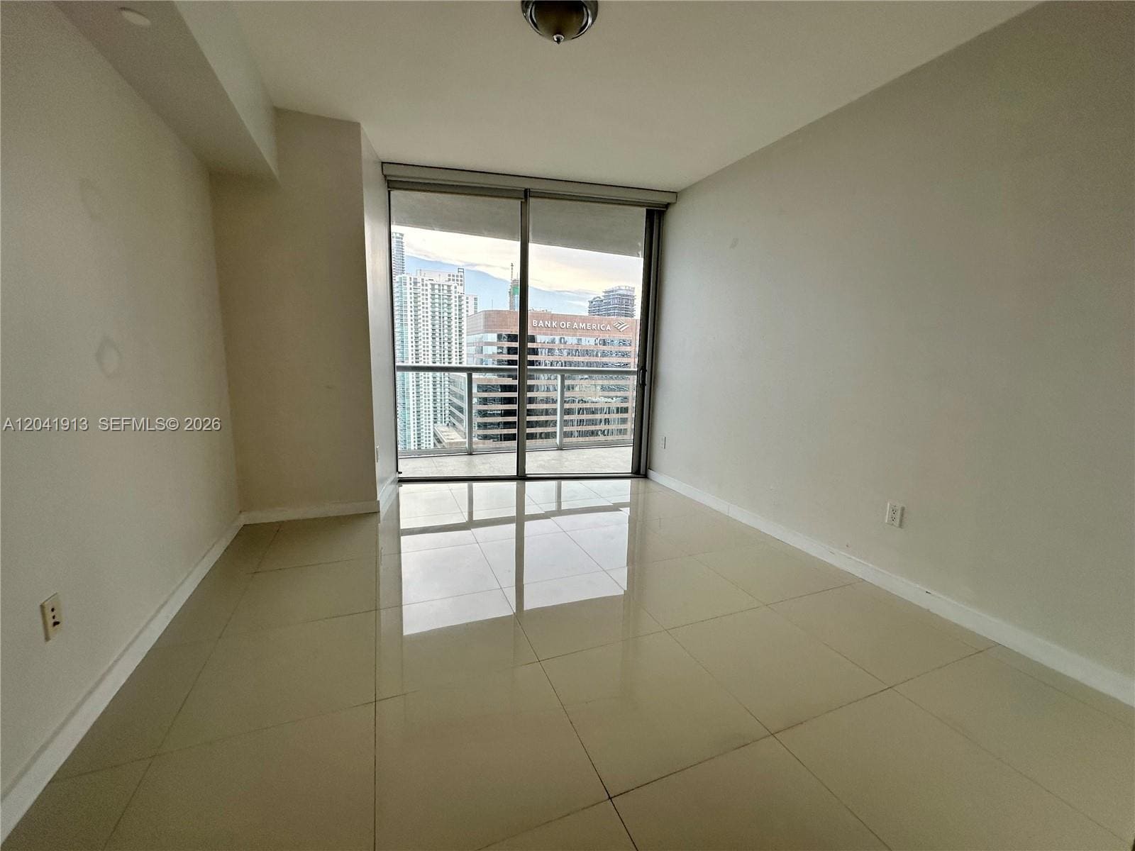 Building Photo - 495 Brickell Ave