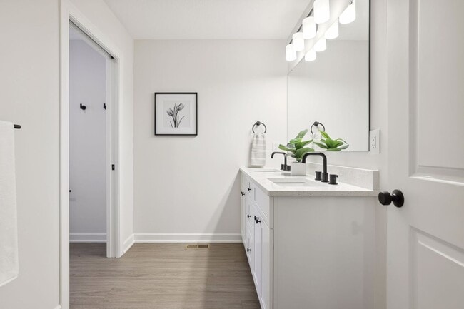Building Photo - 3 Bedroom Town Home