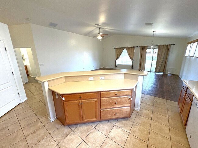 Building Photo - Vail School District Beauty with Solar for low electric bills