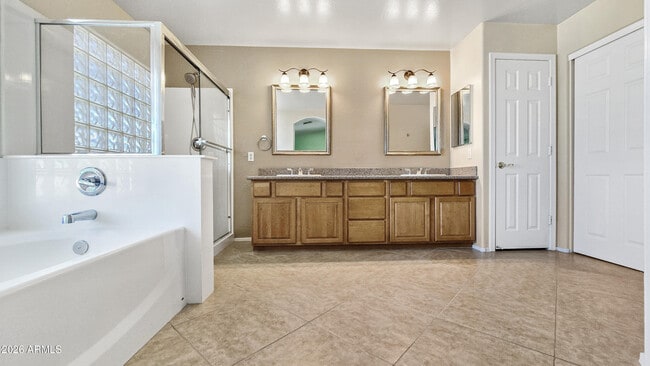 Building Photo - 14226 W Wethersfield Rd