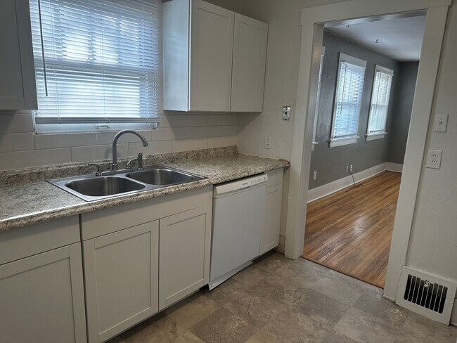 Building Photo - 4 Bedroom