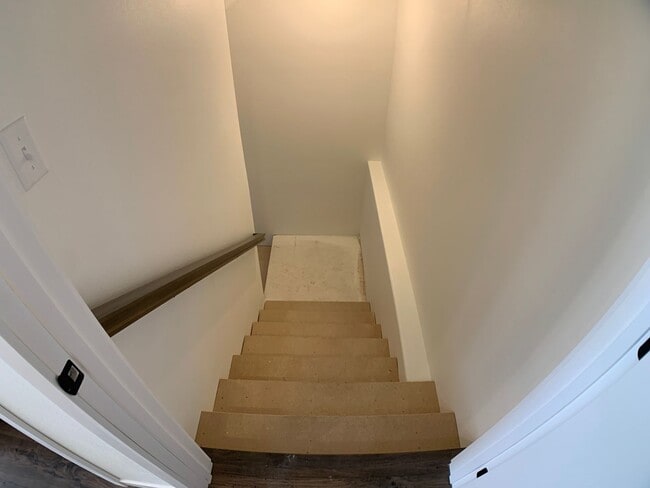 Building Photo - 3 Bed 2.5 Bath Single Family Home