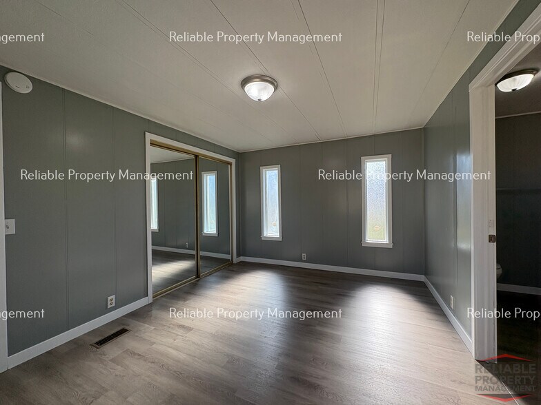 Building Photo - 770 Stevens Dr