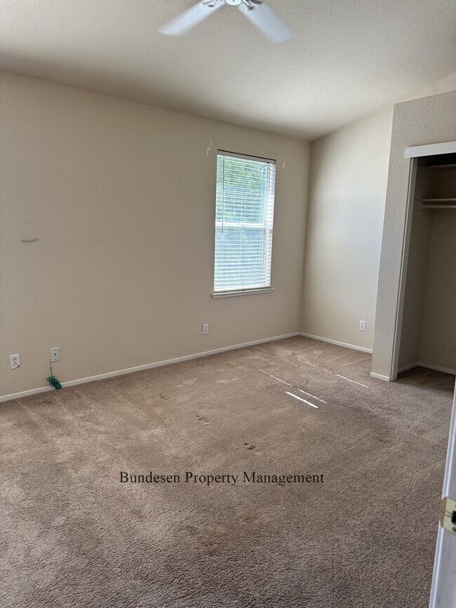 Building Photo - 913 Radcliff Dr