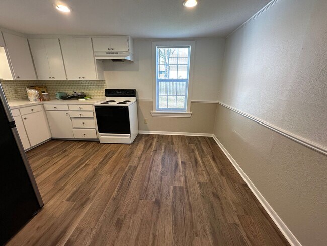 Building Photo - 15930 Hwy 64 E