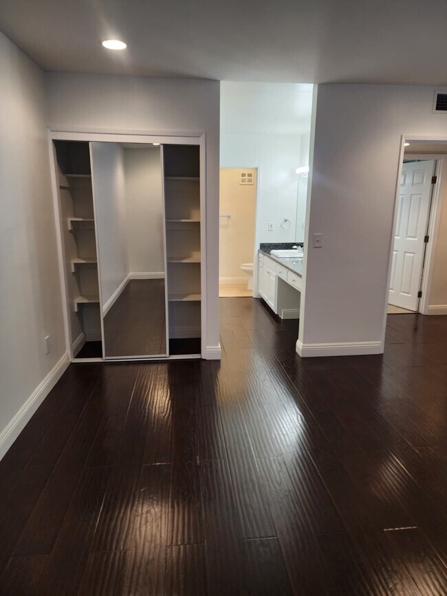 Building Photo - 5339 Newcastle Ave