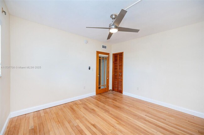 Building Photo - 301 Sunrise Dr