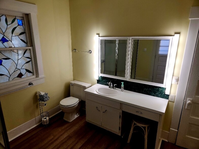 Building Photo - 446 Hower St NE