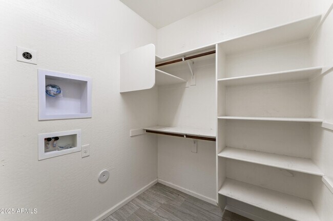 Building Photo - 3881 E Narrowleaf Dr