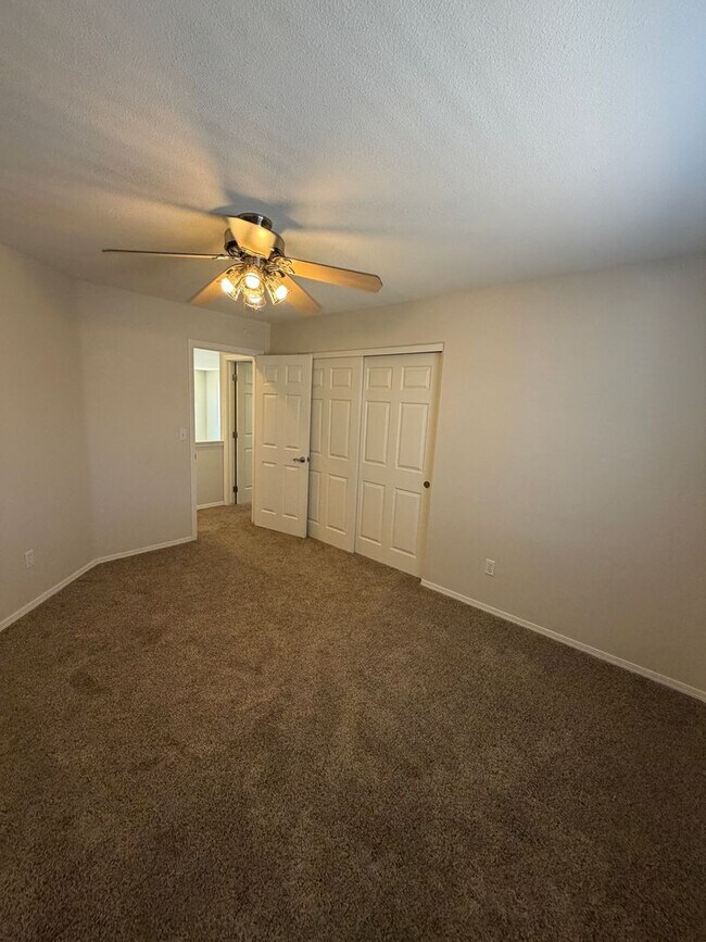 Building Photo - 1810 Baylor Ln