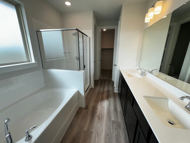 Building Photo - 2701 Painted Trl